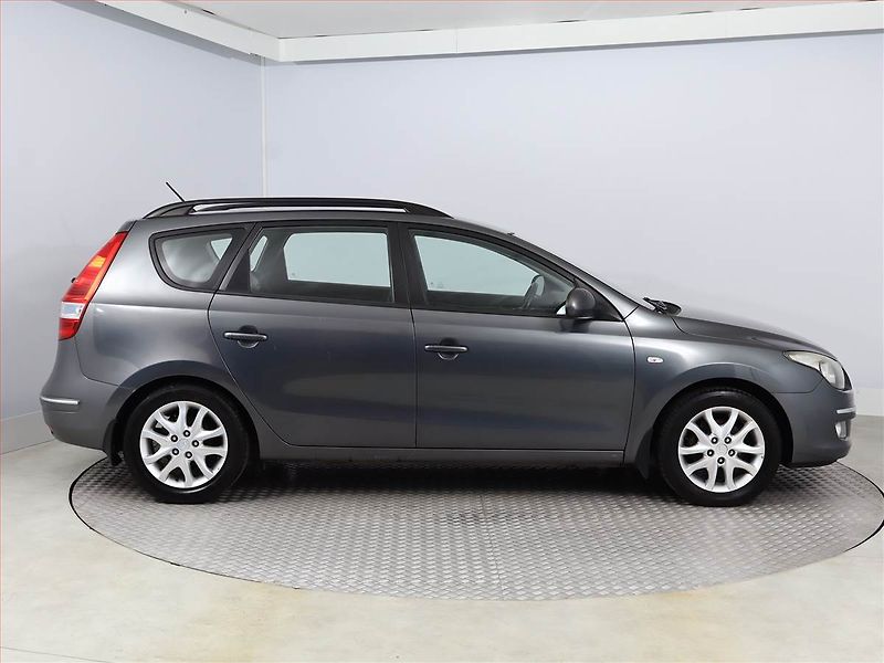 Hyundai i30 (2009) 1.6 CVVT, nová STK - fotka 6 z 15