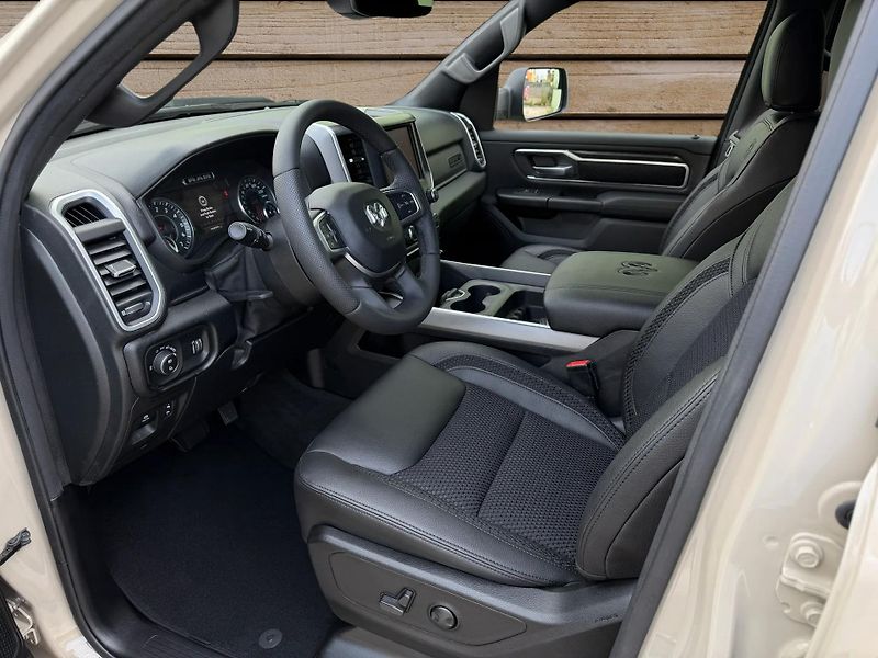 Dodge RAM (2022) +TRAVELLER+LOOK26+HEMI+ - fotka 17 z 24