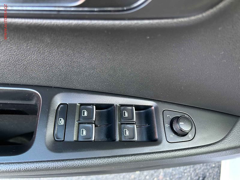 Seat Leon (2014) 2.0TDi, navi, panor. - fotka 11 z 18