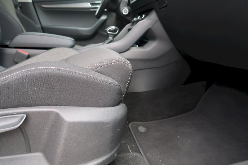 Škoda Karoq (2025) Top Selection 1.5 TSI 110 kW D - fotka 20 z 29