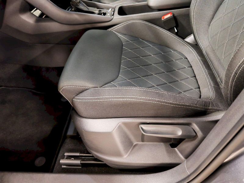 Škoda Karoq (2025) 1.5 TSI 110 kW DSG Sportline - fotka 22 z 31