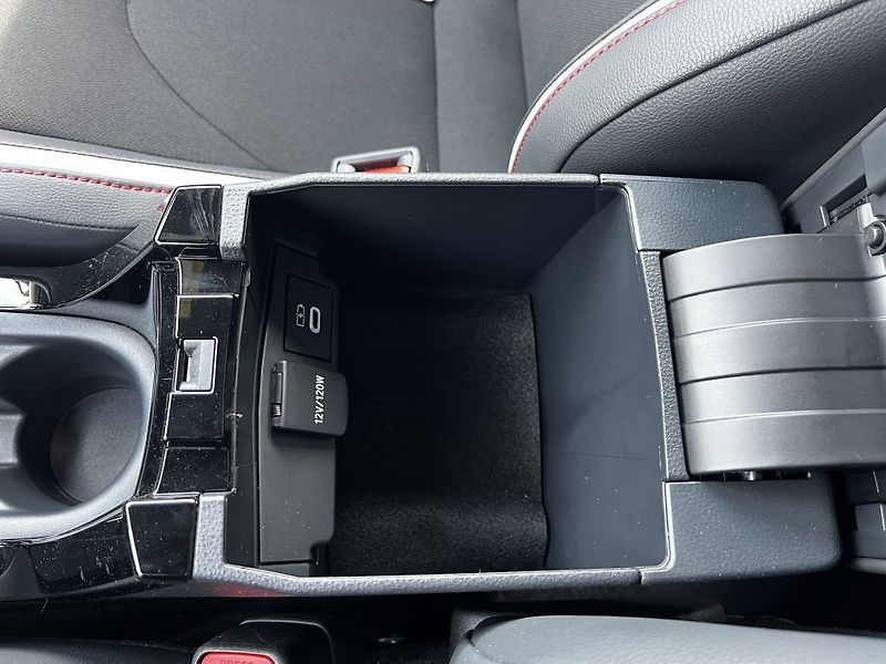 Toyota Corolla TS 2.0HEV GR Sport odběr ihned - fotka 24 z 30
