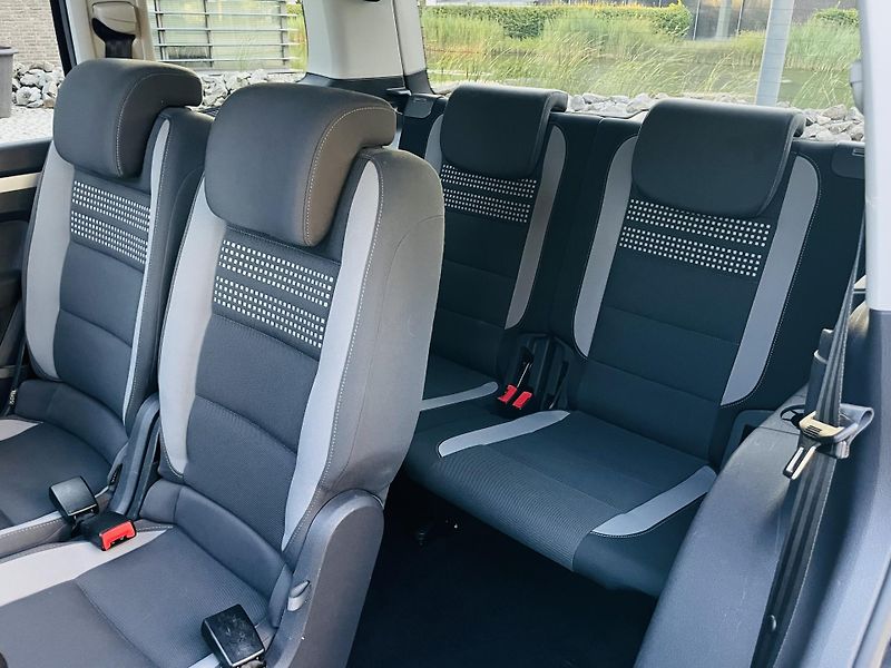 Volkswagen Touran 2.0TD MAN 7MÍST SERVISKA TAŽNÉ - fotka 32 z 48