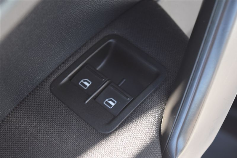 Volkswagen Caddy 2,0 TDI 75KW ODPOČET 2XPNEU - fotka 32 z 50