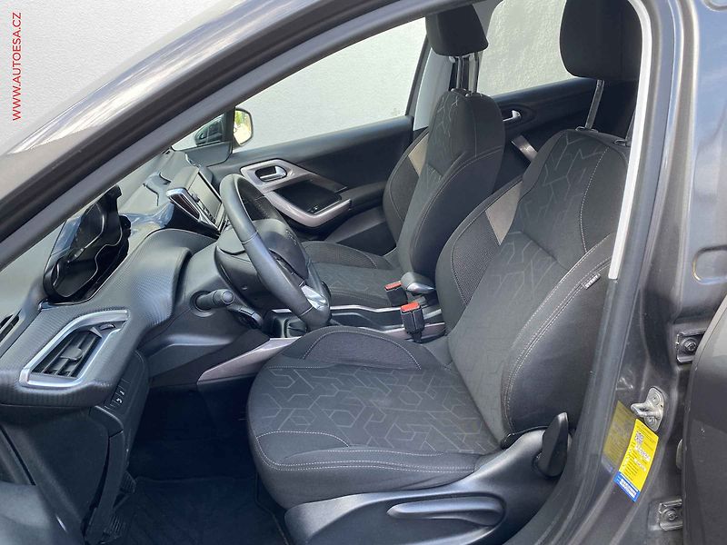 Peugeot 2008 (2015) 1.2 PT, Style, navi - fotka 9 z 15