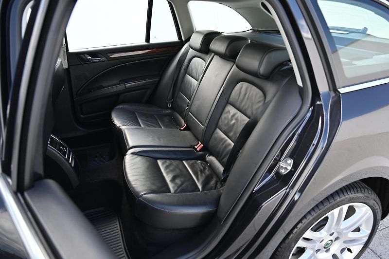Škoda Superb 2.0TDI 125KW DSG Elegan. 12/09 - fotka 31 z 45