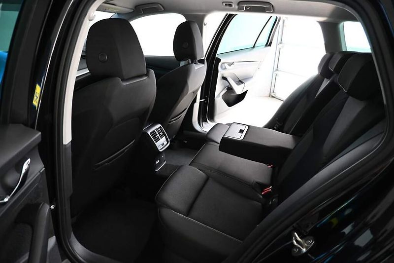 Škoda Octavia (2023) 2.0 LED TOUR Virtual TDI - fotka 9 z 31