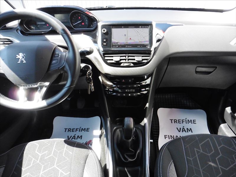 Peugeot 2008 1,2 Allure Navi, 1.maj.. - fotka 13 z 18