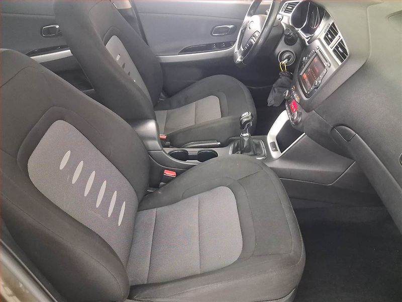 Kia Ceed (2013) 1.6 GDI, Serv.kniha, Navi - fotka 9 z 16