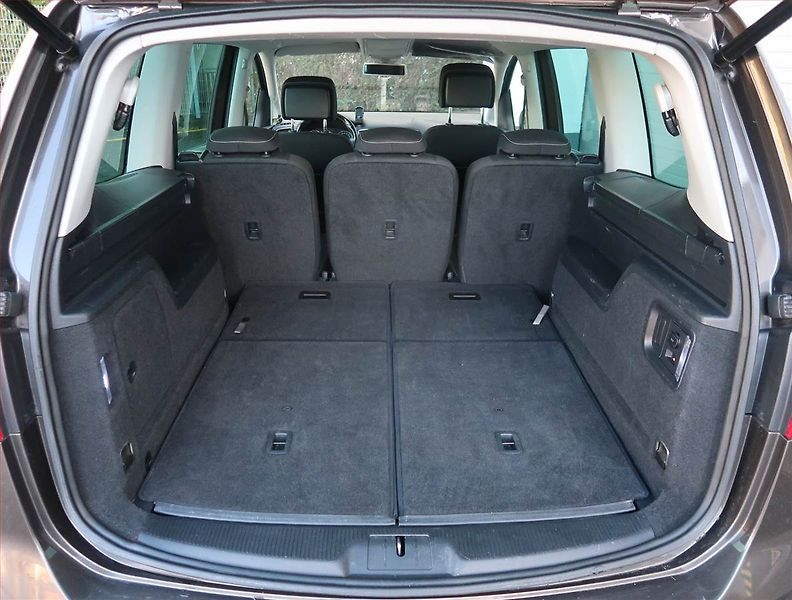 Volkswagen Sharan (2015) 2.0 TDI, Automat, 7 míst, Navi - fotka 14 z 29