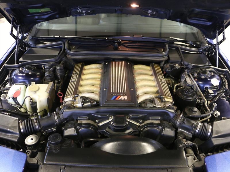 BMW Řada 8 5,6 850 CSI 280 kW 1. Majitel - fotka 31 z 38