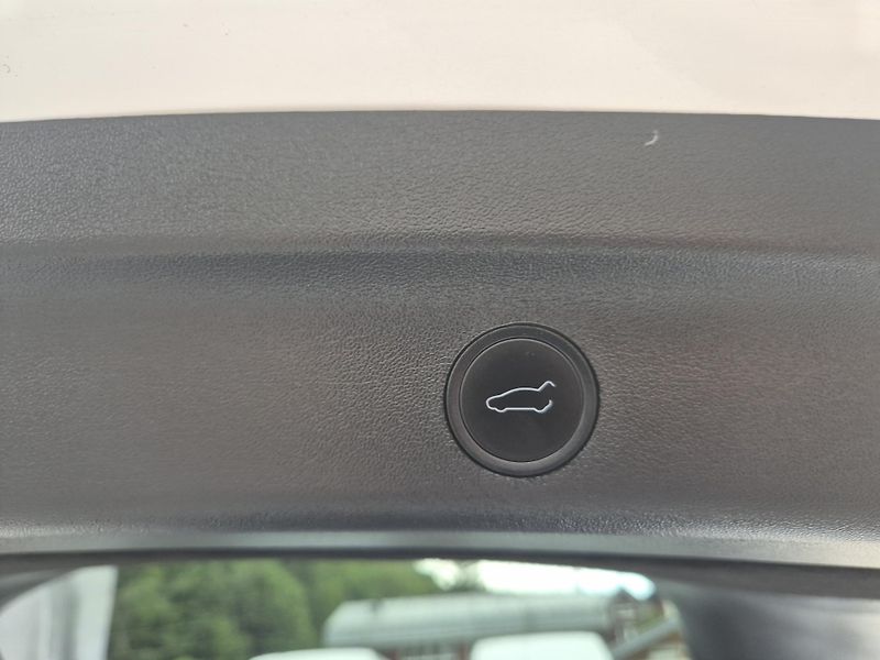 Tesla Model Y LONG RANGE DUAL MOTOR TZ 91 % - fotka 46 z 50