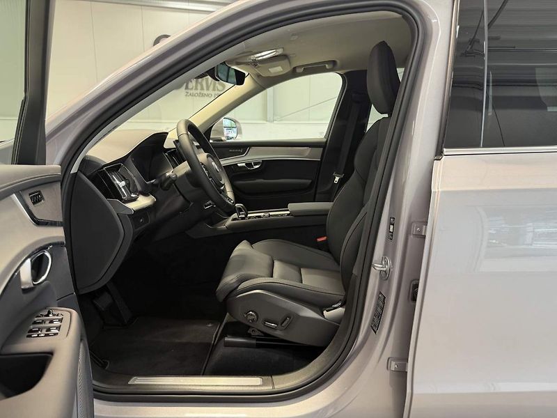 Volvo XC90 (2026) B5 2.0L 250+14 HP AT8 AWD CORE - fotka 16 z 28
