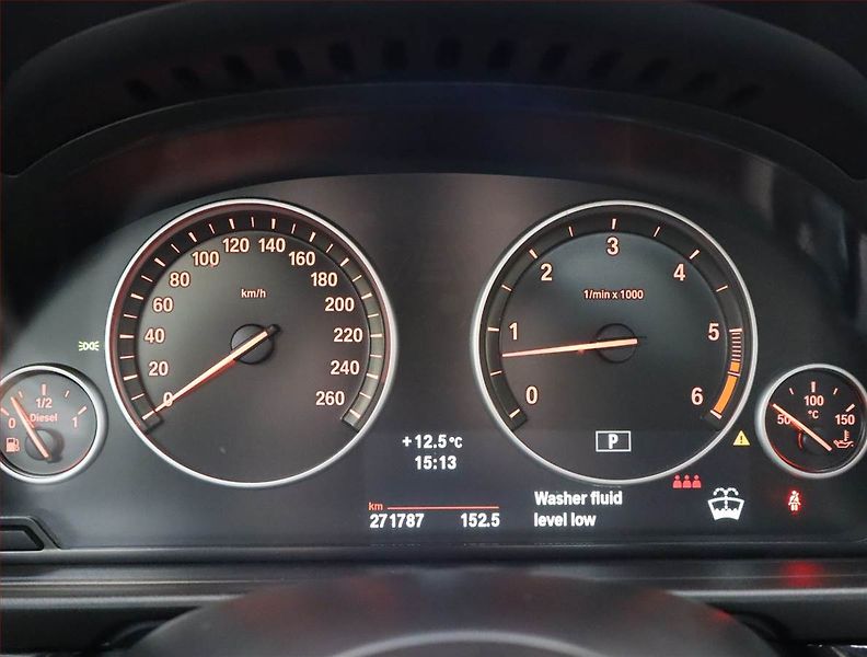 BMW Řada 5 (2012) 530d xDrive, 4X4, Automat - fotka 11 z 22