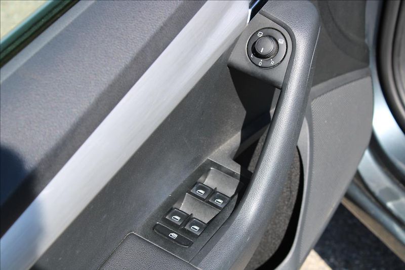 Škoda Octavia 1,4 TSi  EDITTION, XENONY - fotka 15 z 27
