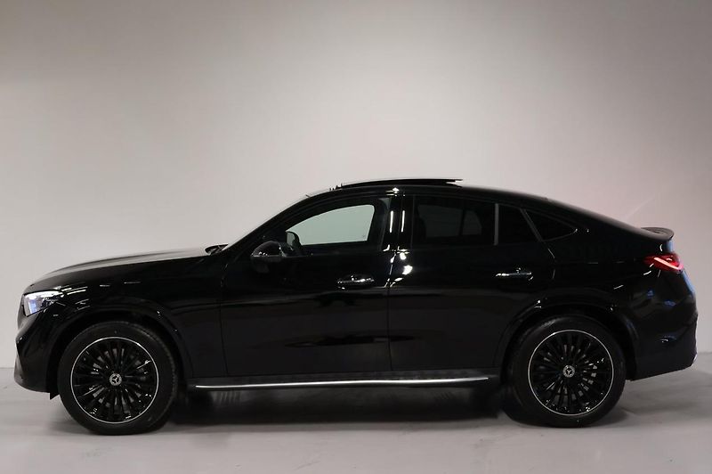 Mercedes-Benz GLC 300 Coupé 4MATIC AMG Pano HuD - fotka 3 z 28