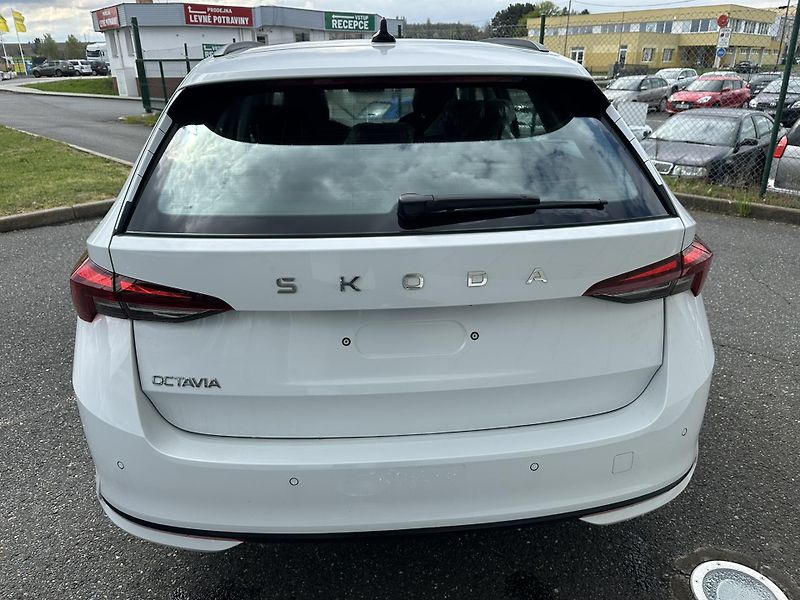 Škoda Octavia ESSENCE + dovýbava *580 - fotka 5 z 13