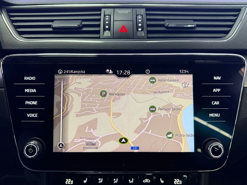 Škoda Superb 2.0TSI 140KW DSG STYLE, ACC, K - fotka 13 z 27