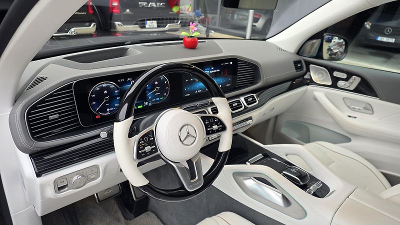 Mercedes-Benz GLS (2022) 600 MAYBACH záruka MAX VÝBAVA  - fotka 10 z 20