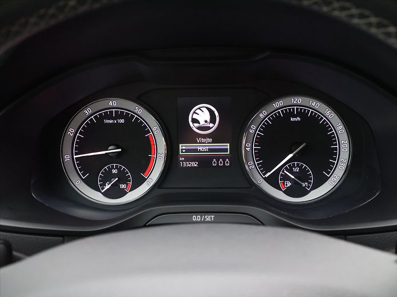 Škoda Karoq 2,0 TSI 140kW Sportline DSG 4x - fotka 16 z 30