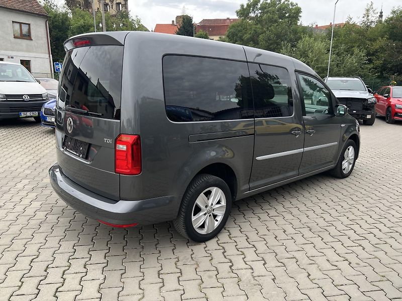 Volkswagen Caddy (2018) MAXI 2,0TDi 7 míst pěkný stav! - fotka 4 z 42
