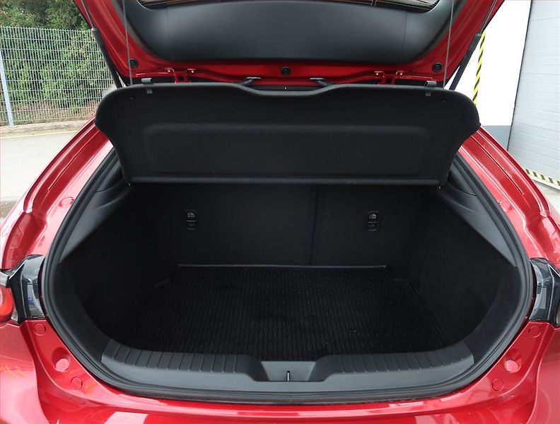 Mazda 3 (2026) e-Skyactiv G140 - fotka 14 z 22