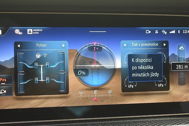 Informací o jízdě si na displeji můžete zobrazit spoustu., zdroj: Deník/Radek Pecák