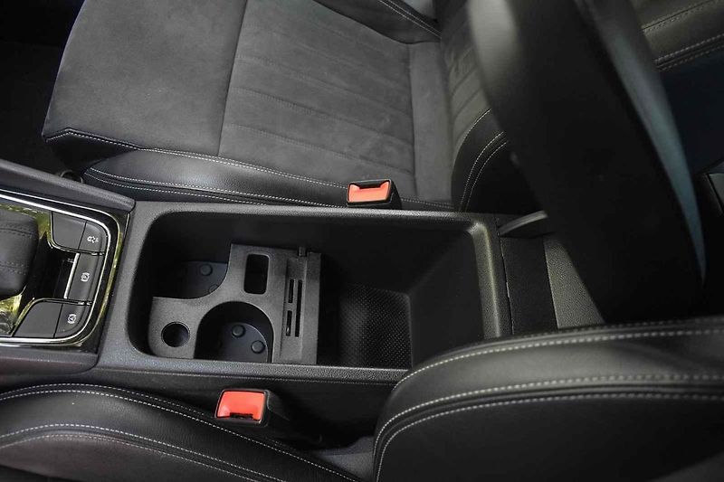 Škoda Karoq je úspěšná jako nový vůz i jako ojetina.