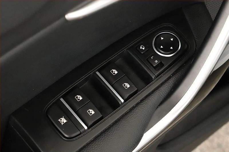 Kia Ceed (2023) Premium 1.6 GDI plug-in - fotka 10 z 19