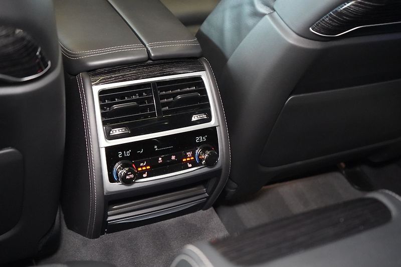 BMW Řada 7 740d xDrive, Nezávislé,HUD,PPF - fotka 43 z 47
