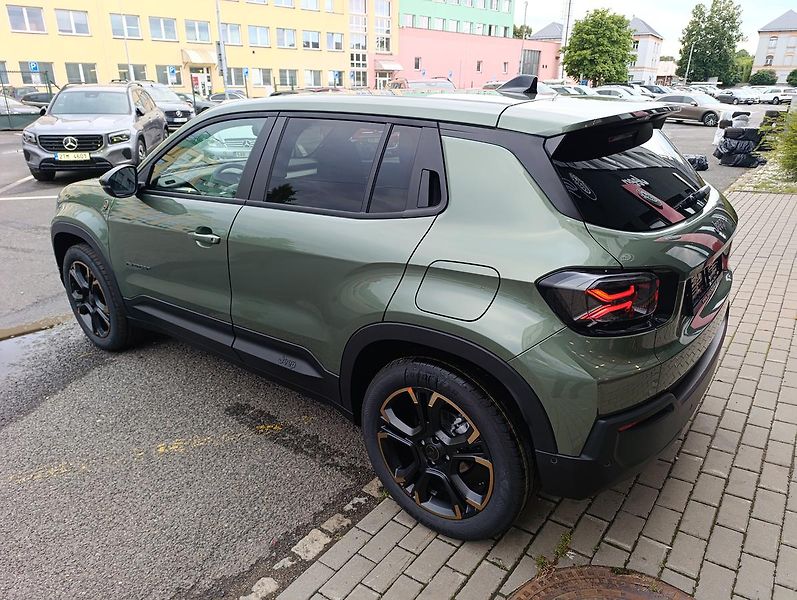 Jeep Avenger (2026) 85th Anniversary 1,2 e-Hybrid - fotka 18 z 47