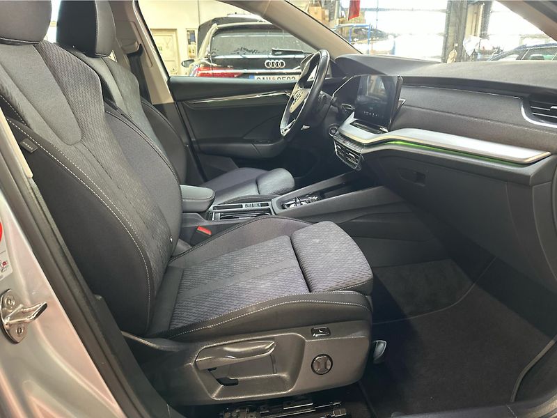 Škoda Octavia 2,0TDi 110kW STYLE KOMFORT DSG - fotka 14 z 25