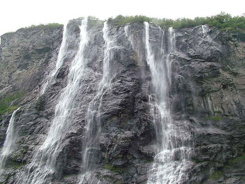 Okolí vodopádu Vinnufossen je jednou z nejkrásnějších míst Norska.