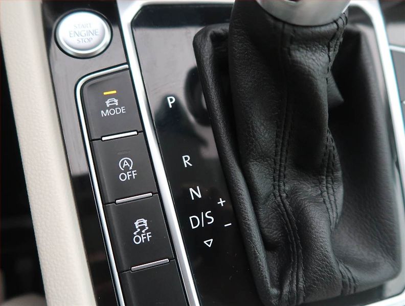 Volkswagen Passat (2015) Highline 2.0 BiTDI, 4X4 - fotka 12 z 13