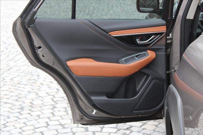 Subaru Outback 2.5i AWD / Touring / DPH / CZ - fotka 28 z 41