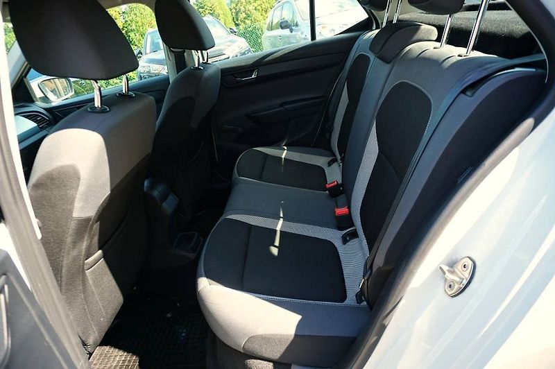 Škoda Fabia (2015) AMBITION 1,2 TSI 66 kW - fotka 20 z 35