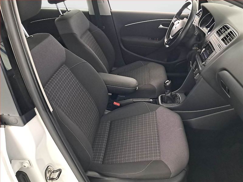 Volkswagen Polo (2014) Comfortline 1.2 TSI - fotka 9 z 15