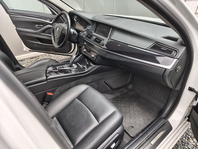 BMW Řada 5 525D X-DRIVE - fotka 13 z 21