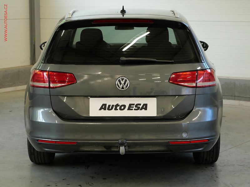 Volkswagen Passat (2015) 2.0 TDi, DSG, park.asist - fotka 5 z 21