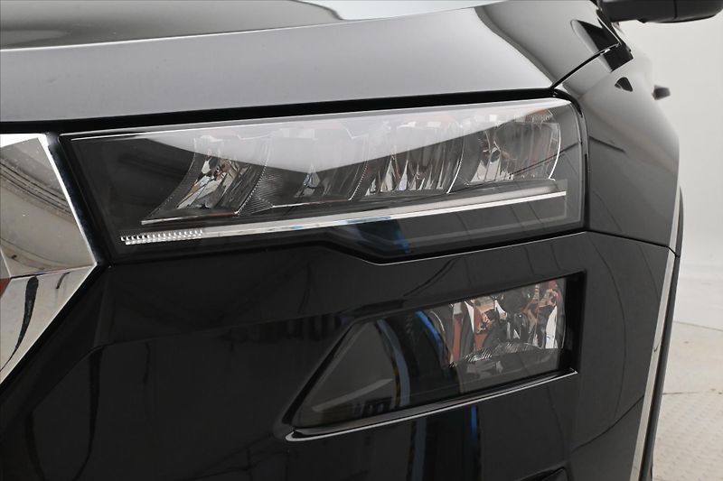 Škoda Karoq 2,0 TDI 85kW DSG Ambition Záru - fotka 29 z 31