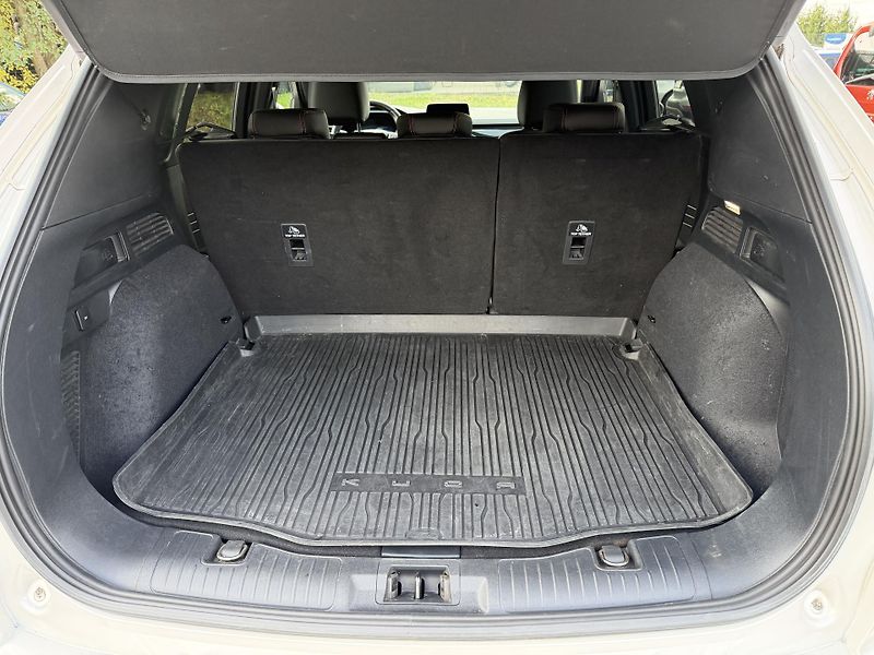 Ford Kuga 2.0TDCi ST-LINE  -  140kw - fotka 10 z 25