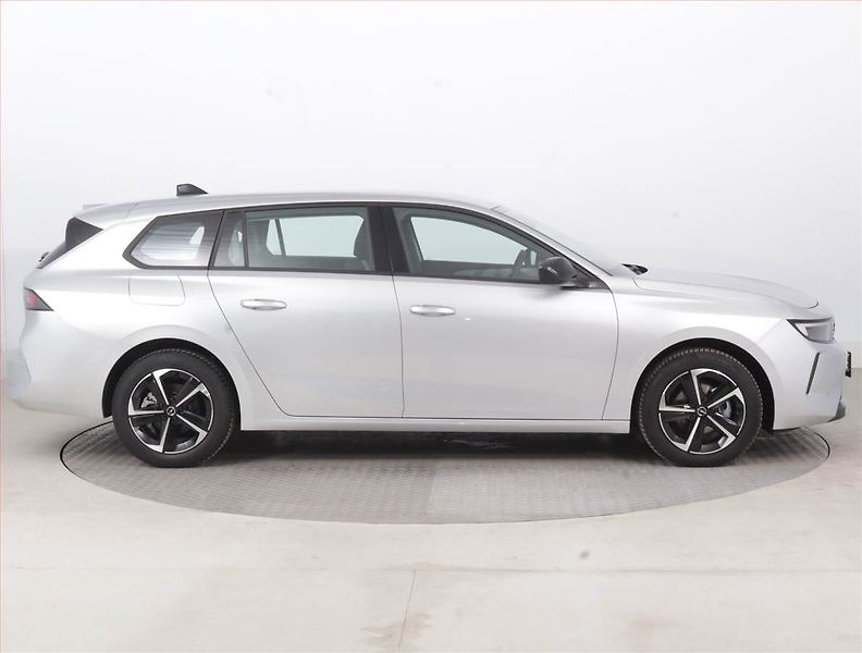 Opel Astra (2024) Edition 1.2 Turbo - fotka 6 z 15