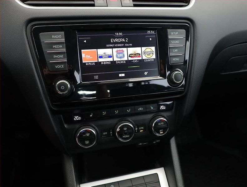 Škoda Octavia (2016) 1.8 TSI, Tempomat - fotka 10 z 16