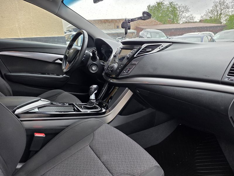 Hyundai i40 1.7-NÍZKÉ KM-AUT.KLIMA-ALU - fotka 14 z 19