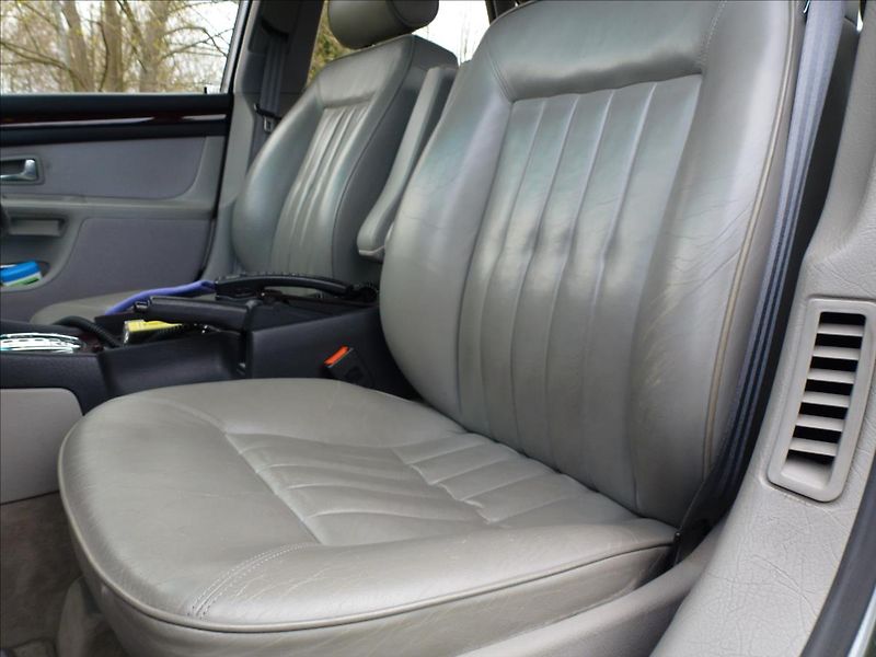 Audi A8 4,2 V8 Quattro 4x4 AUTOMAT - fotka 22 z 65
