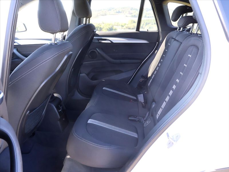 BMW X1 2.0 18d  xD Aut CZ Advantage - fotka 14 z 31