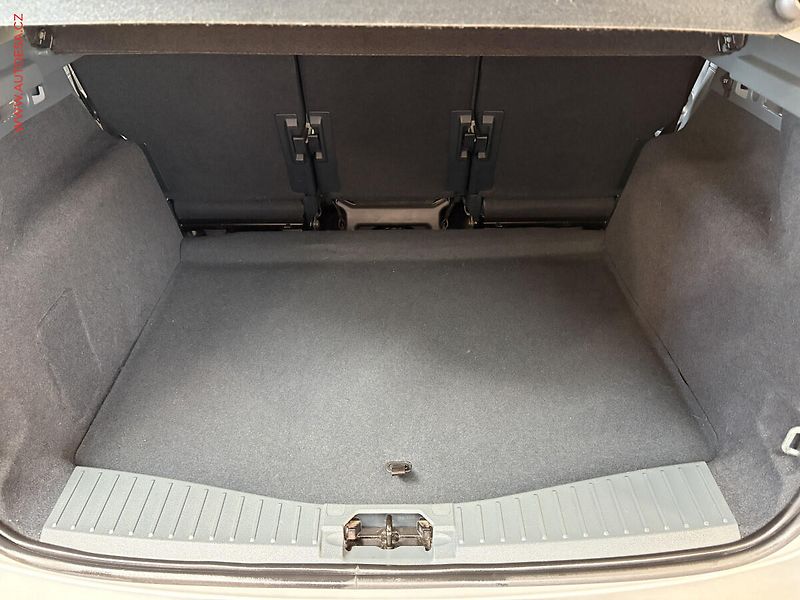 Ford C-MAX (2014) 2.0 TDCi, AT, xenon, autoAC - fotka 7 z 16