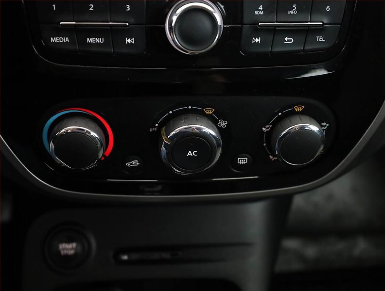 Renault Captur (2014) 1.2 TCe, Automat, ČR,1.maj - fotka 12 z 16