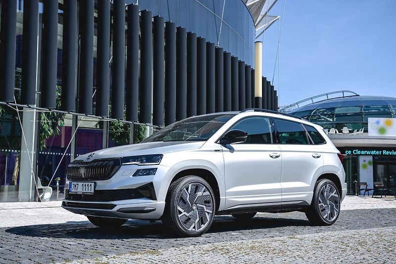 Škoda Karoq 2,0Tdi Exclusive 7ST DSG 4x4 Z - fotka 1 z 33