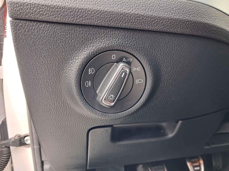 Škoda Superb (2018) 2.0TDi, Style, STK9/28 - fotka 15 z 19